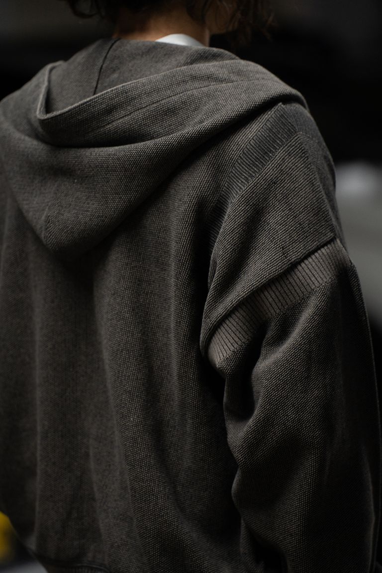 176cm、60kgの細身体型でサイズ2を着用しております。