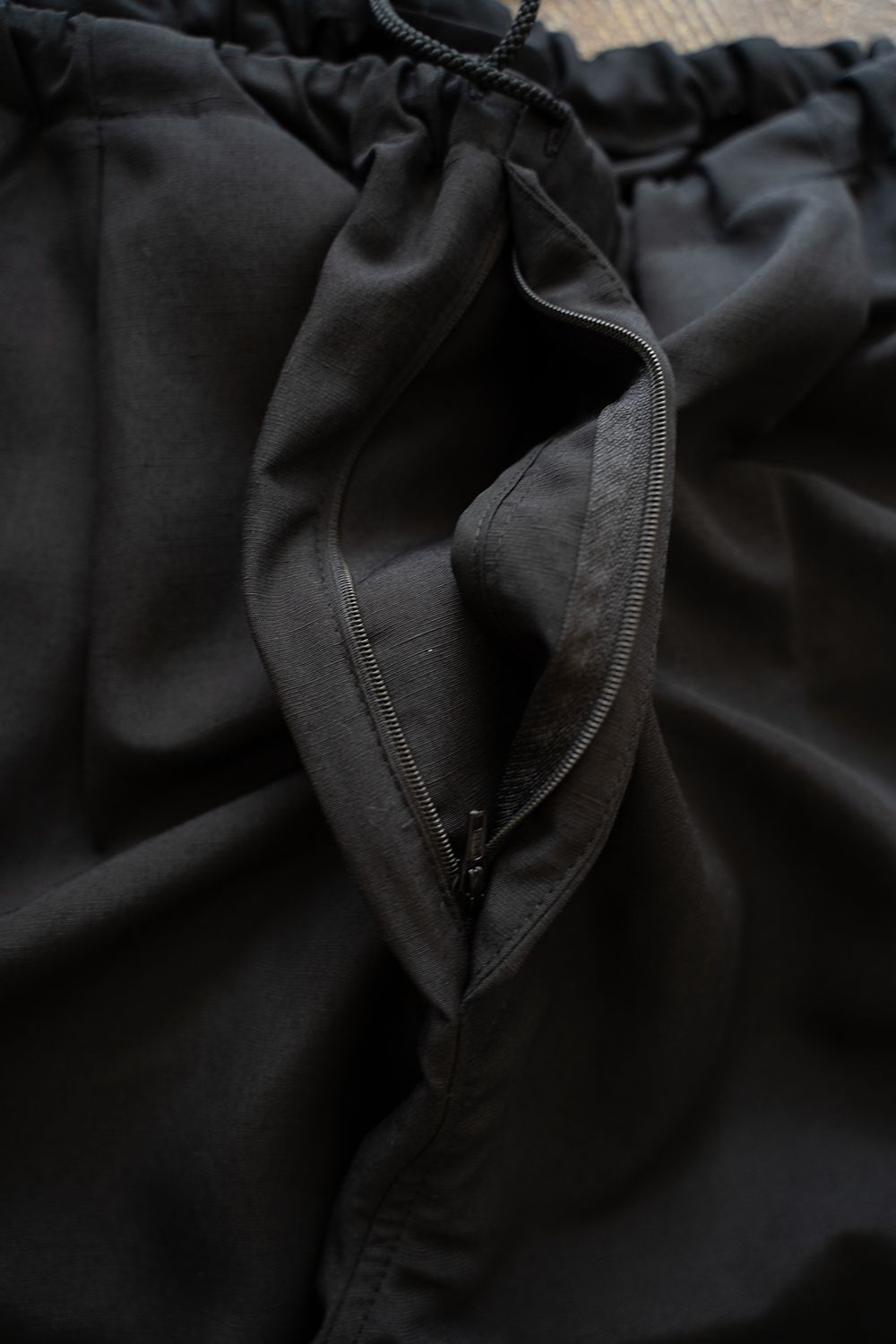 【ラスト1点】【25SS】裾ジップイージーパンツ(INK BLACK)