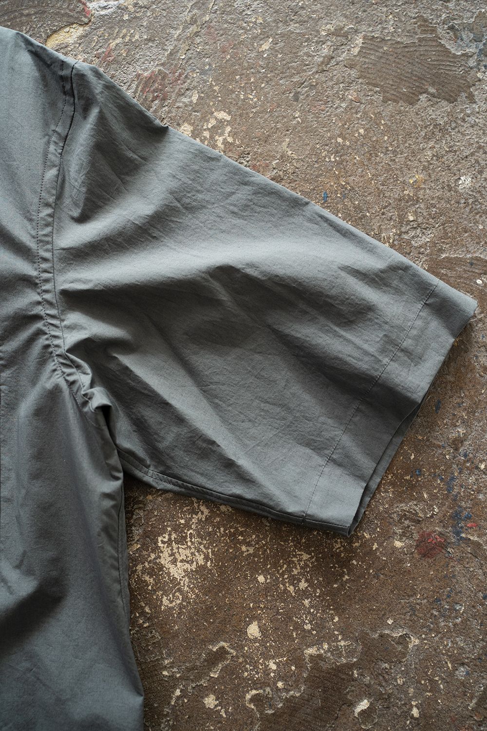 【ラスト1点】【23SS】半袖タイプライターレギュラーカラーシャツ(SLATE GRAY)