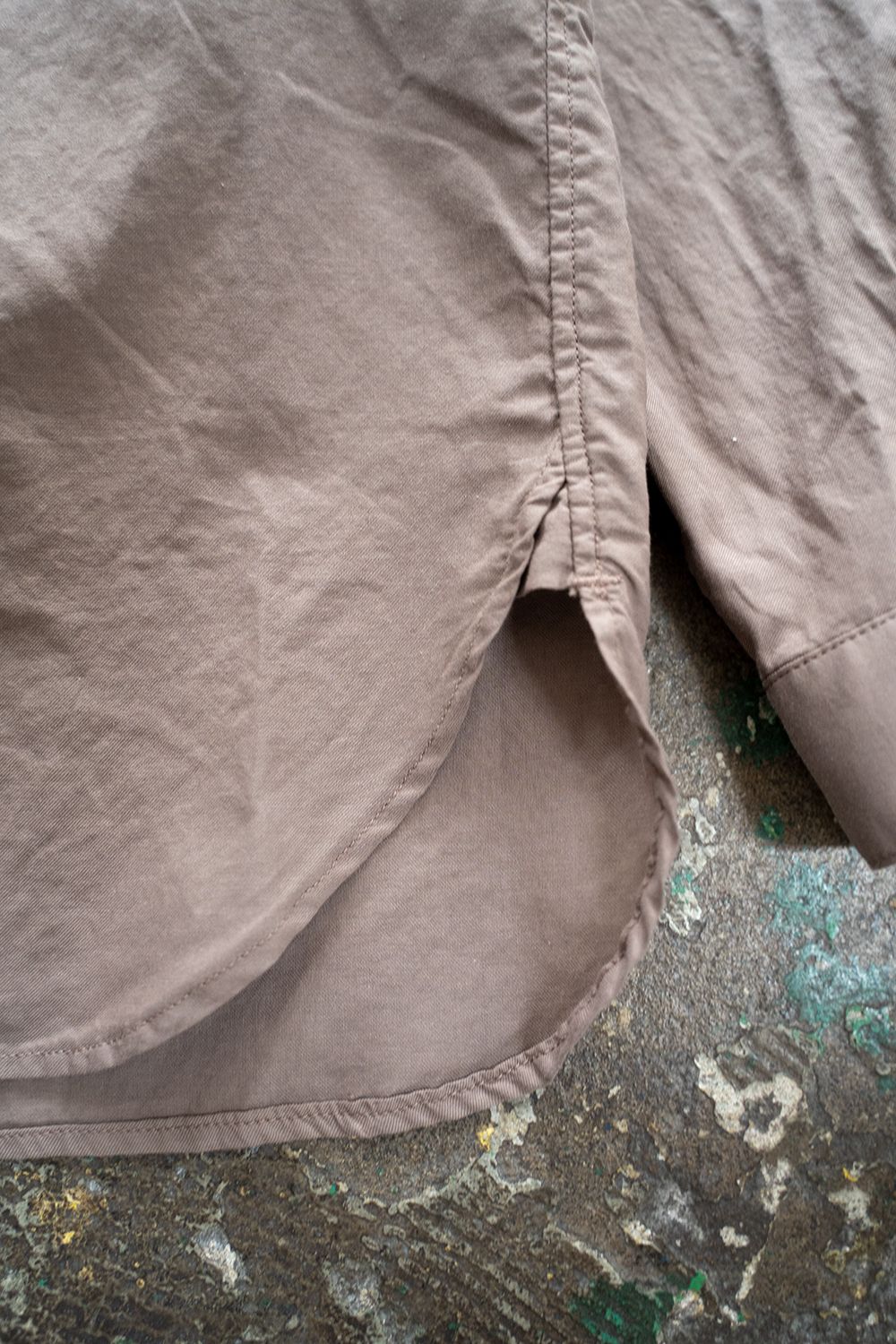 【ラスト1点】【22SS】シルク混両胸ポケットバンドカラーシャツ(DUSTY BROWN)