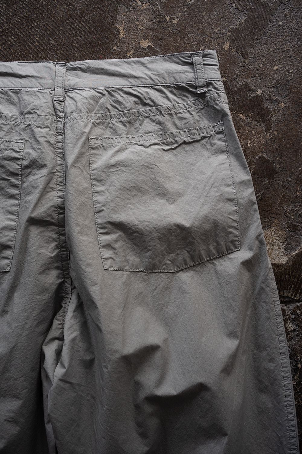 【26SS】ガーメントダイワンタックパンツ(ICE GREY)