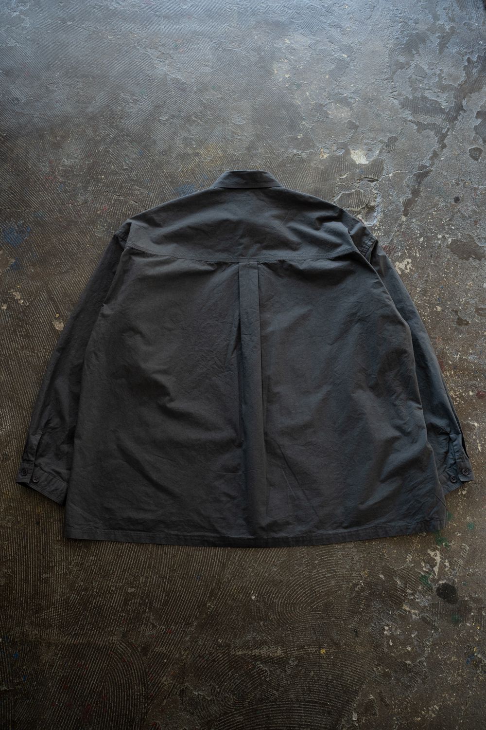 【ラスト1点】【25AW】ガーメントダイダンプシャツ(CHARCOAL)