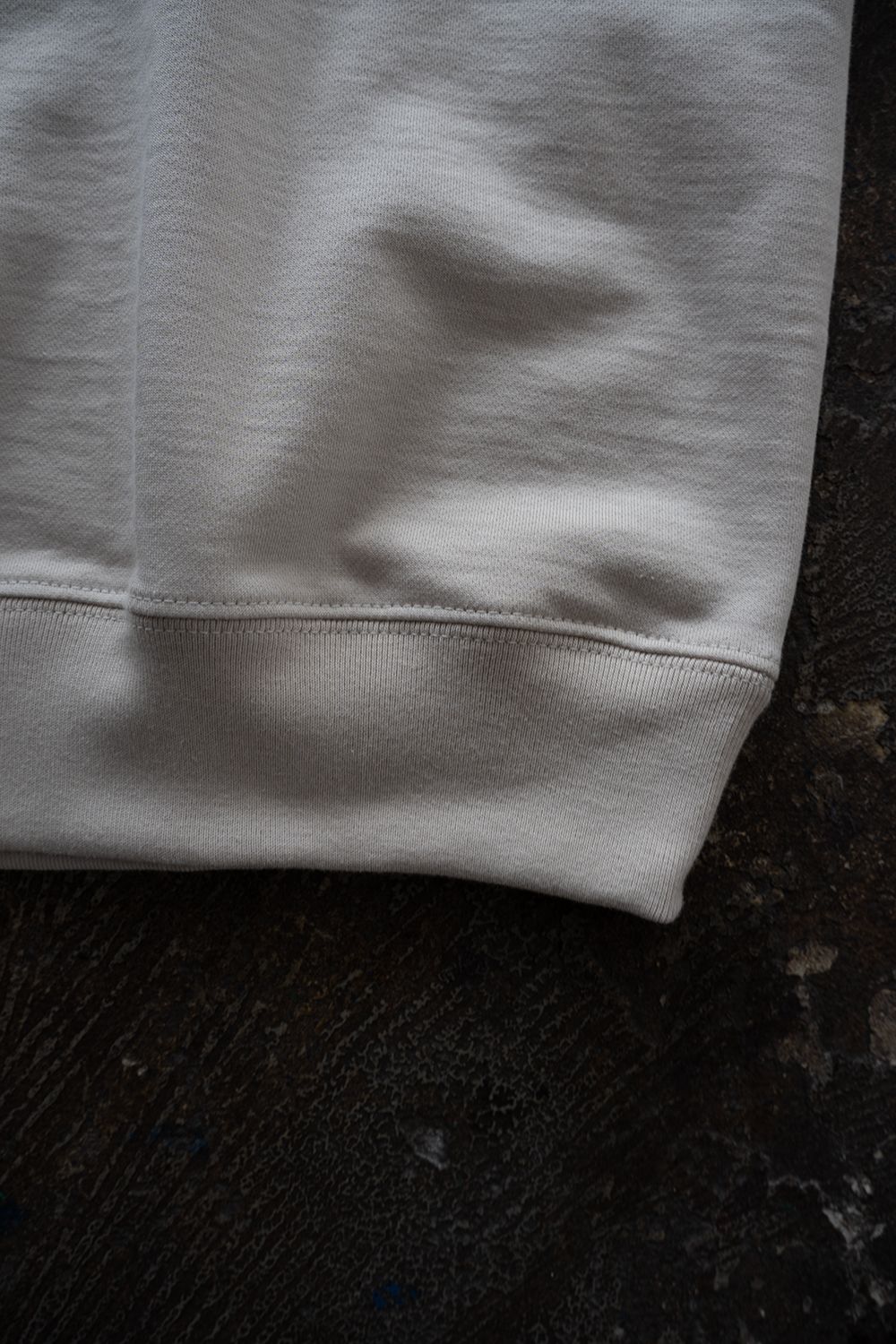 【26AW】ラグランスリーブプルオーバースウェット(ECRU)