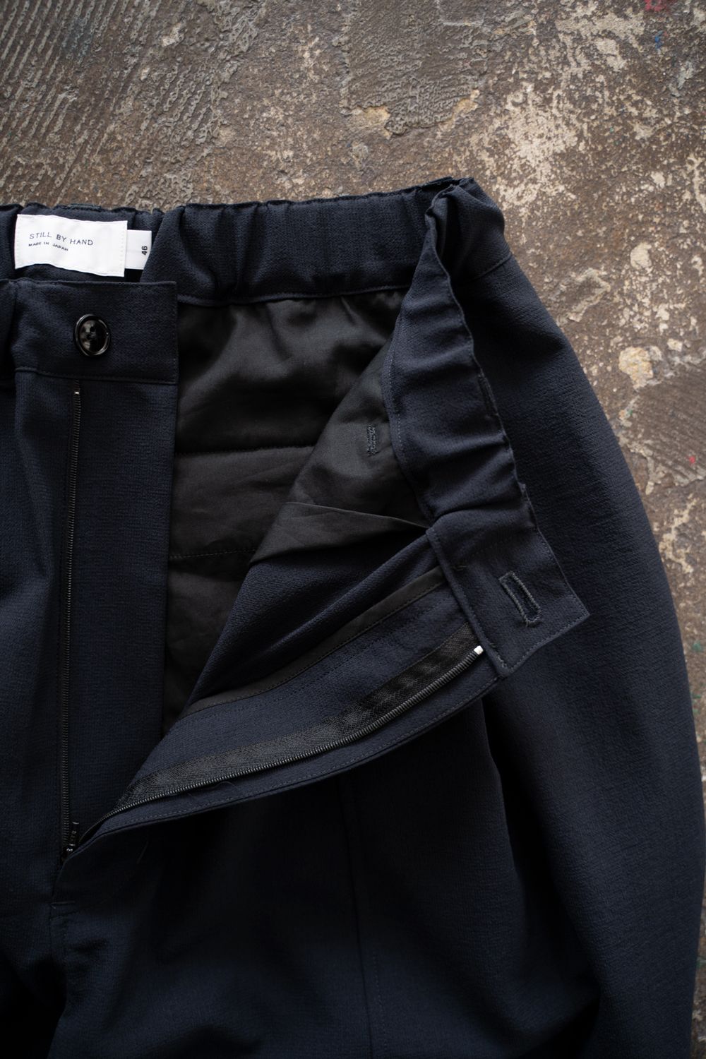 【26SS】ディープタックポリエステルワイドテーパードパンツ(DARK NAVY)