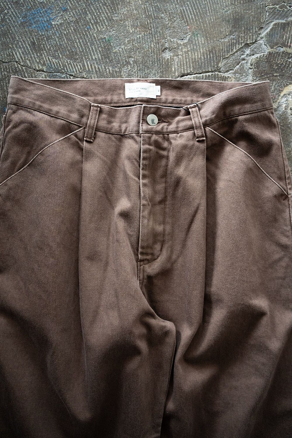 【25AW】フェードカラーデニムワンタックパンツ(BROWN)