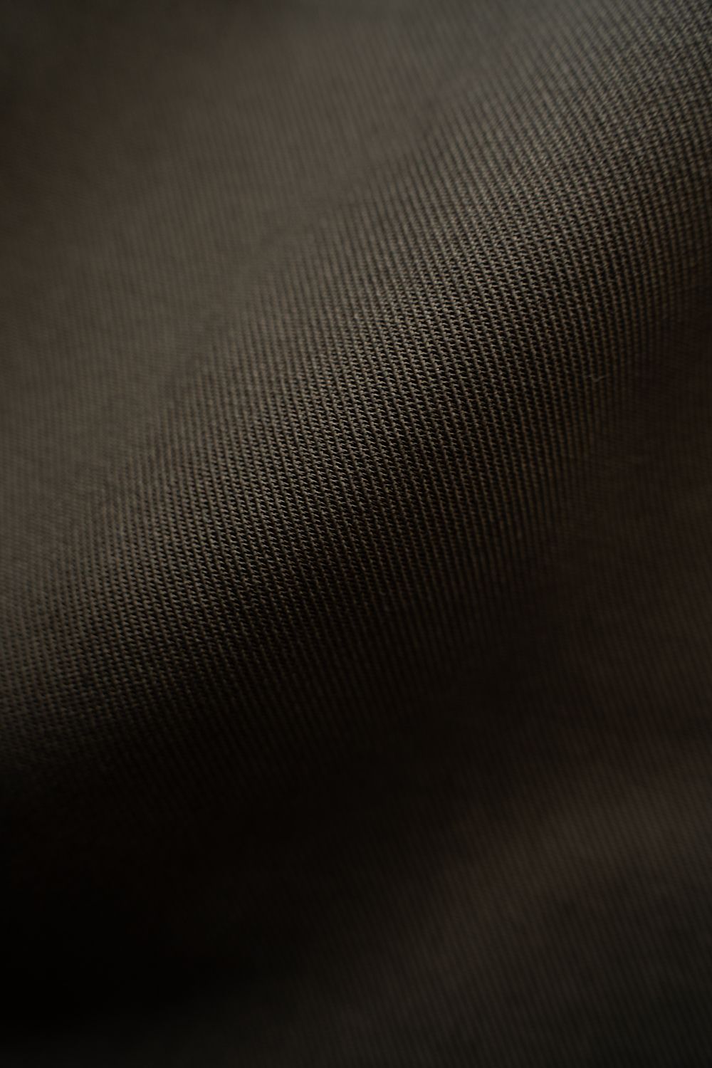 【26AW】コットンツイル2タックテーパードパンツ(DARK BROWN)