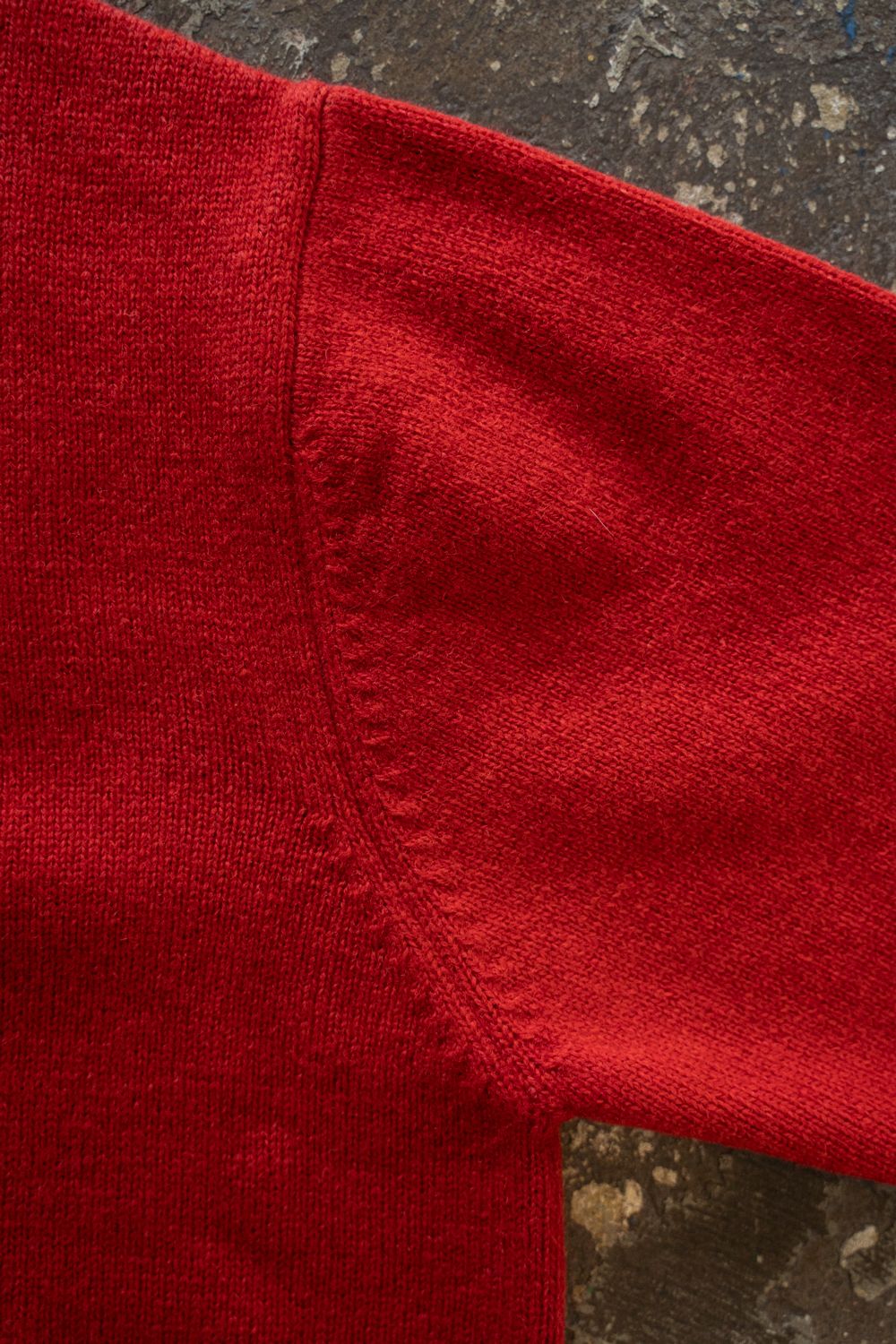 【26AW】ダメージクルーネックカーディガン(VERMILION RED)