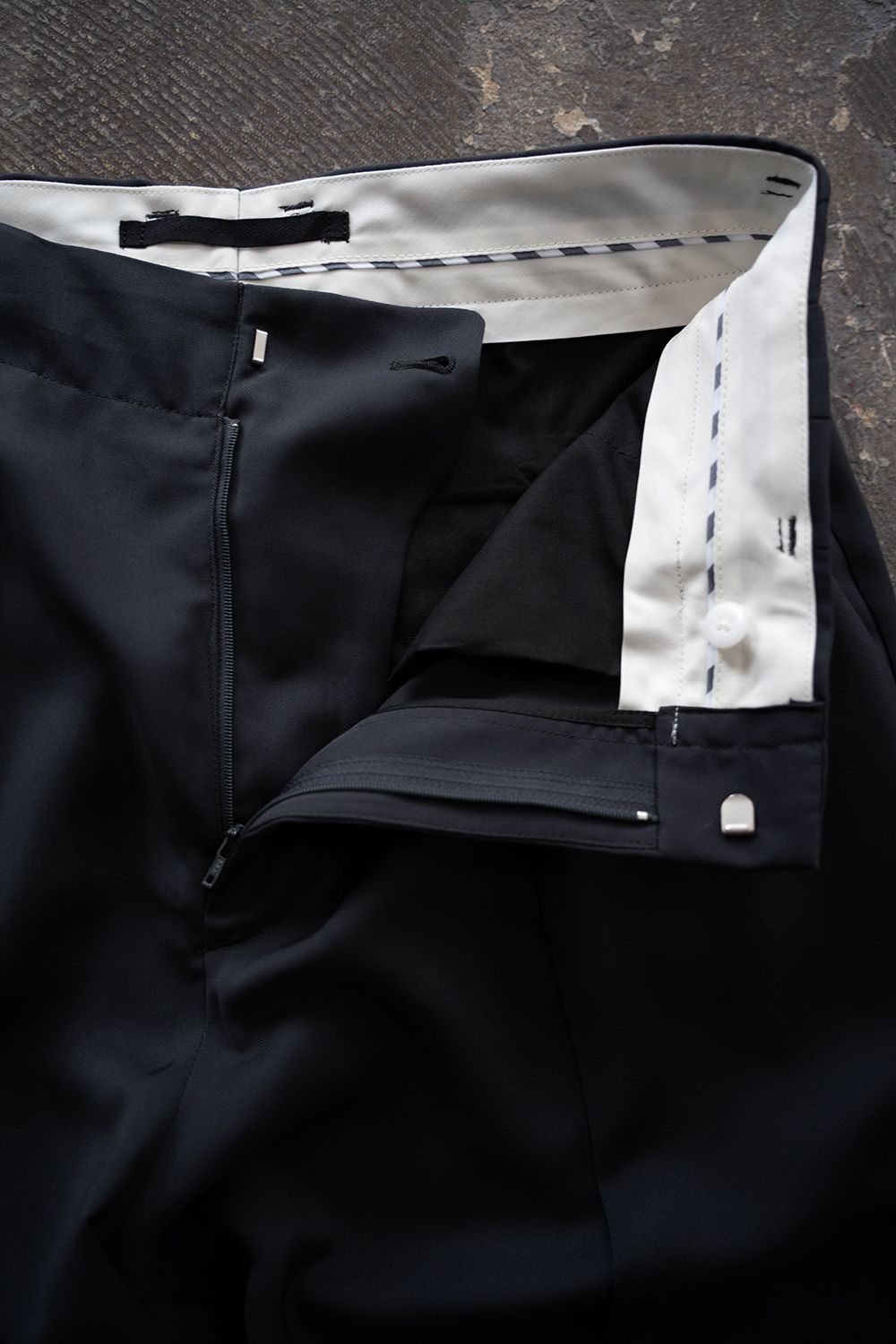 【ラスト1点】【26SS】PE Drape Double Tuck PT/ポリエステルドレープWタックパンツ(GRAY)