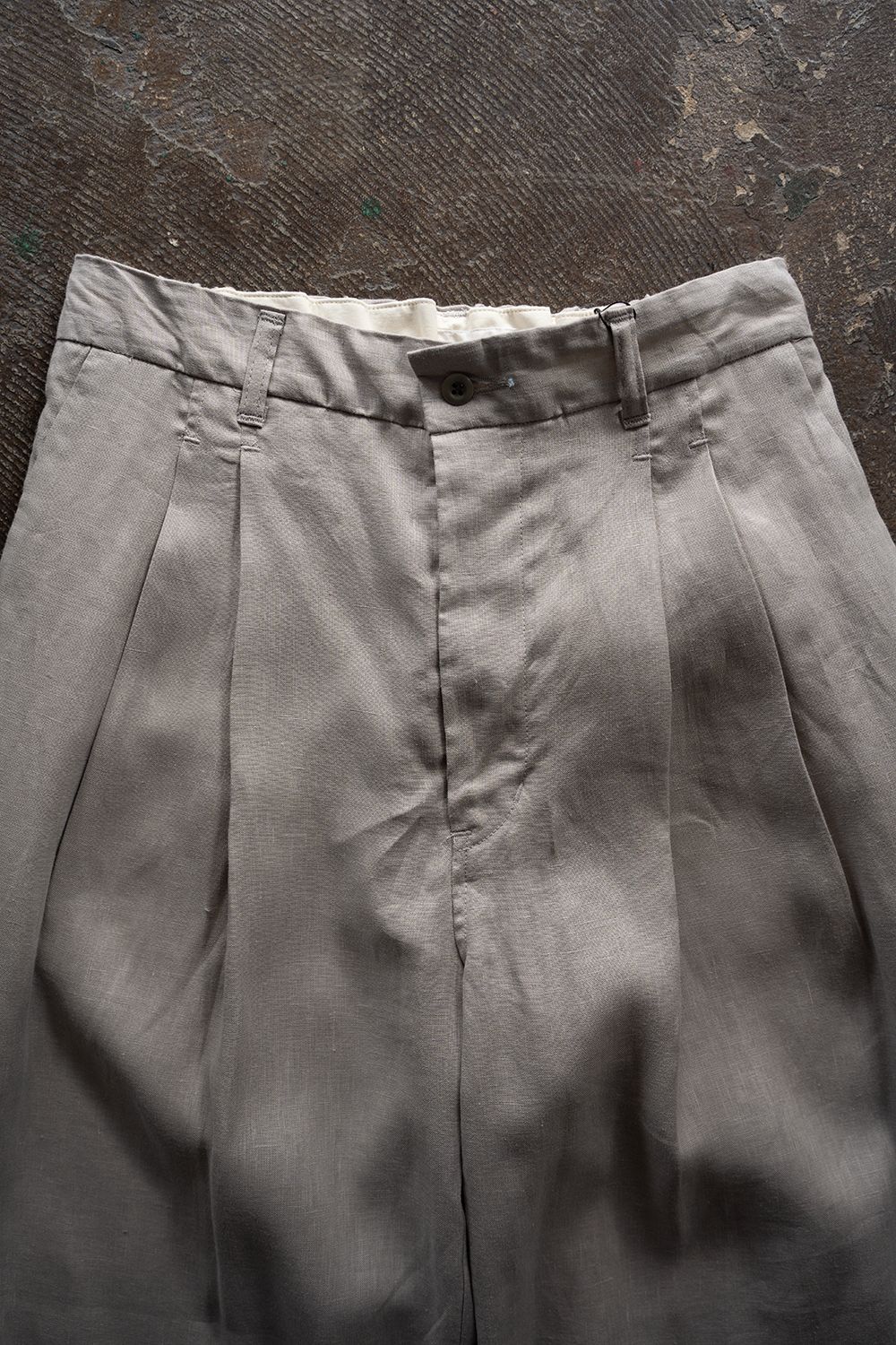 【26SS】リネン2タックテーパードパンツ(TAUPE)