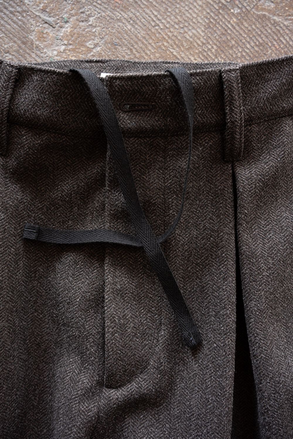 【26AW】2-Tack Herringbone Wide Slacks/2タックワイドスラックス(BROWN)