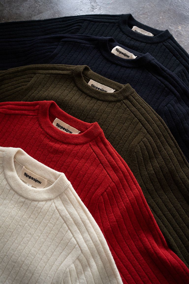 上からBLACK、NAVY、 OLIVE、RED、WHITE