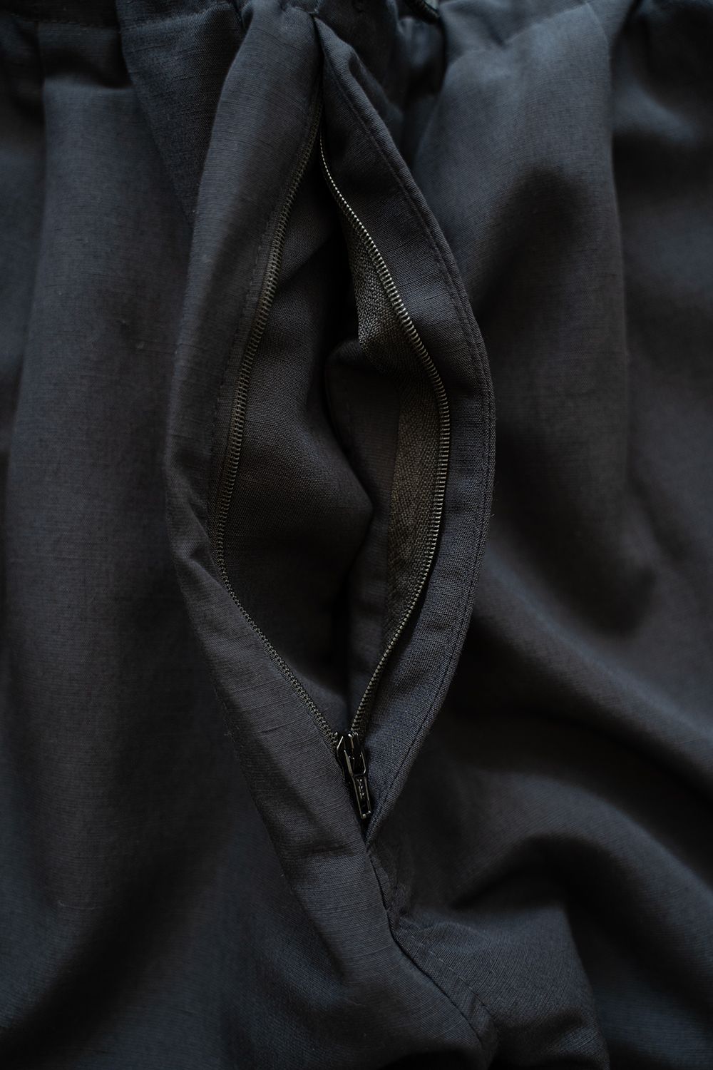 【ラスト1点】【25SS】裾ジップイージーパンツ(DARK NAVY)