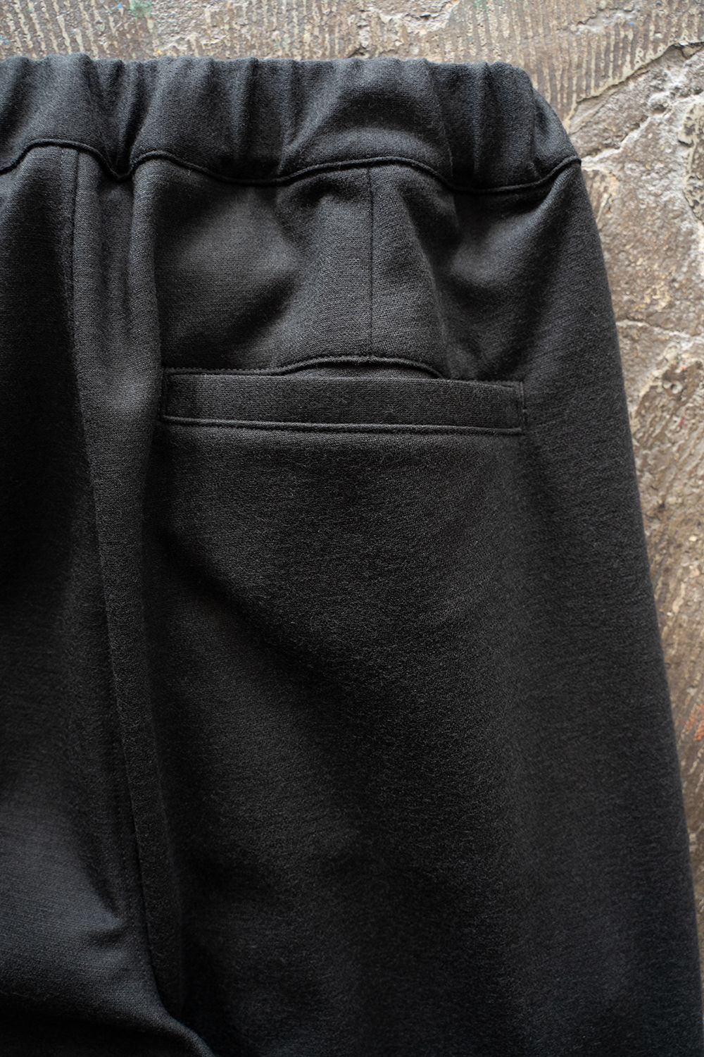 【25AW】ウールジャージー2タックイージーパンツ(CHARCOAL)