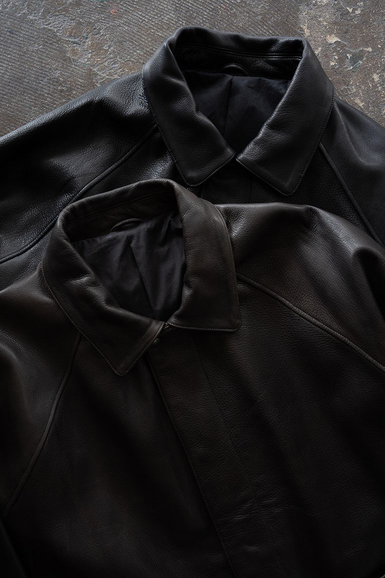 上：BLACK、下：BROWN CHARCOAL