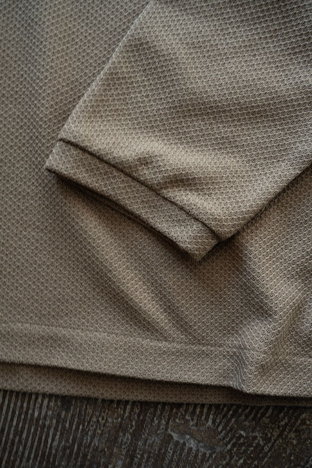 【26SS】コットン×ポリエステルスキッパーカットソー(KHAKI)