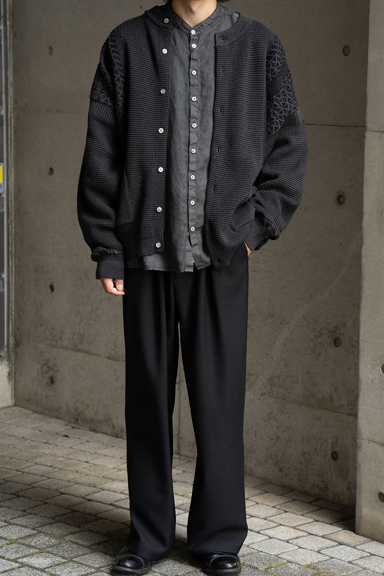 176cm、60kgの細身体型でサイズ2を着用しております。