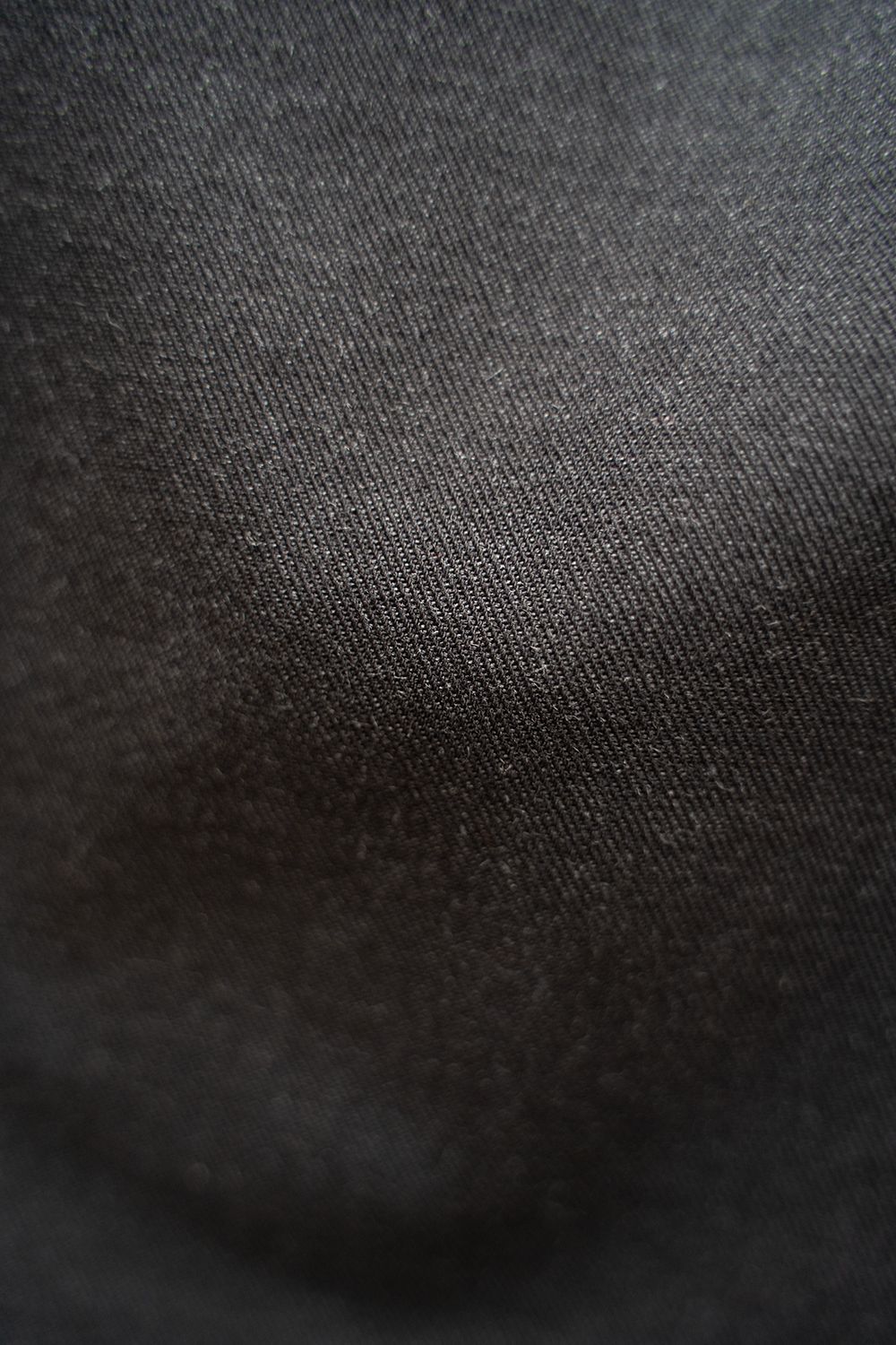 【24AW】2タックセンタープレスシャンブレースラックス(CHARCOAL)