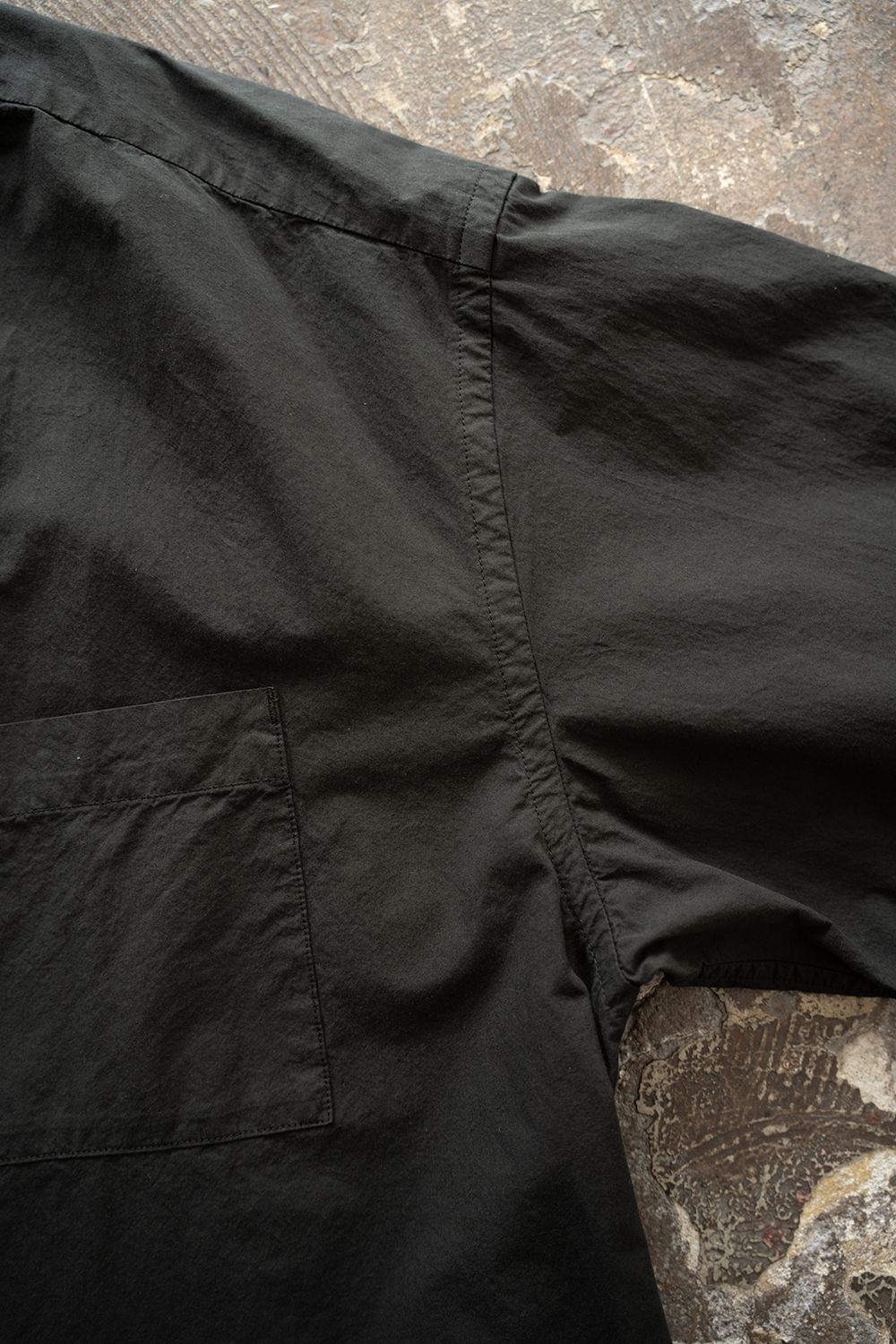 【26AW】ガーメントダイバンドカラーオーバーシャツ(INK BLACK)