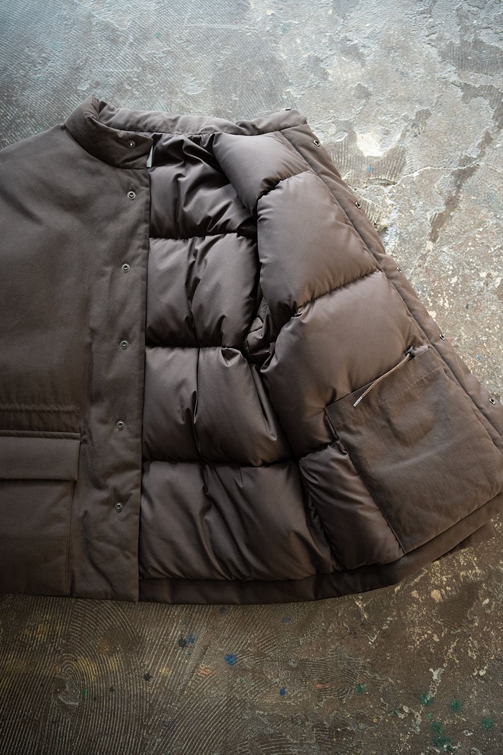 【25AW】強撚ナイロンダウンブルゾン(BROWN)