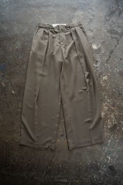 【26SS】PE Drape Double Tuck PT/ポリエステルドレープWタックパンツ(KHAKI)