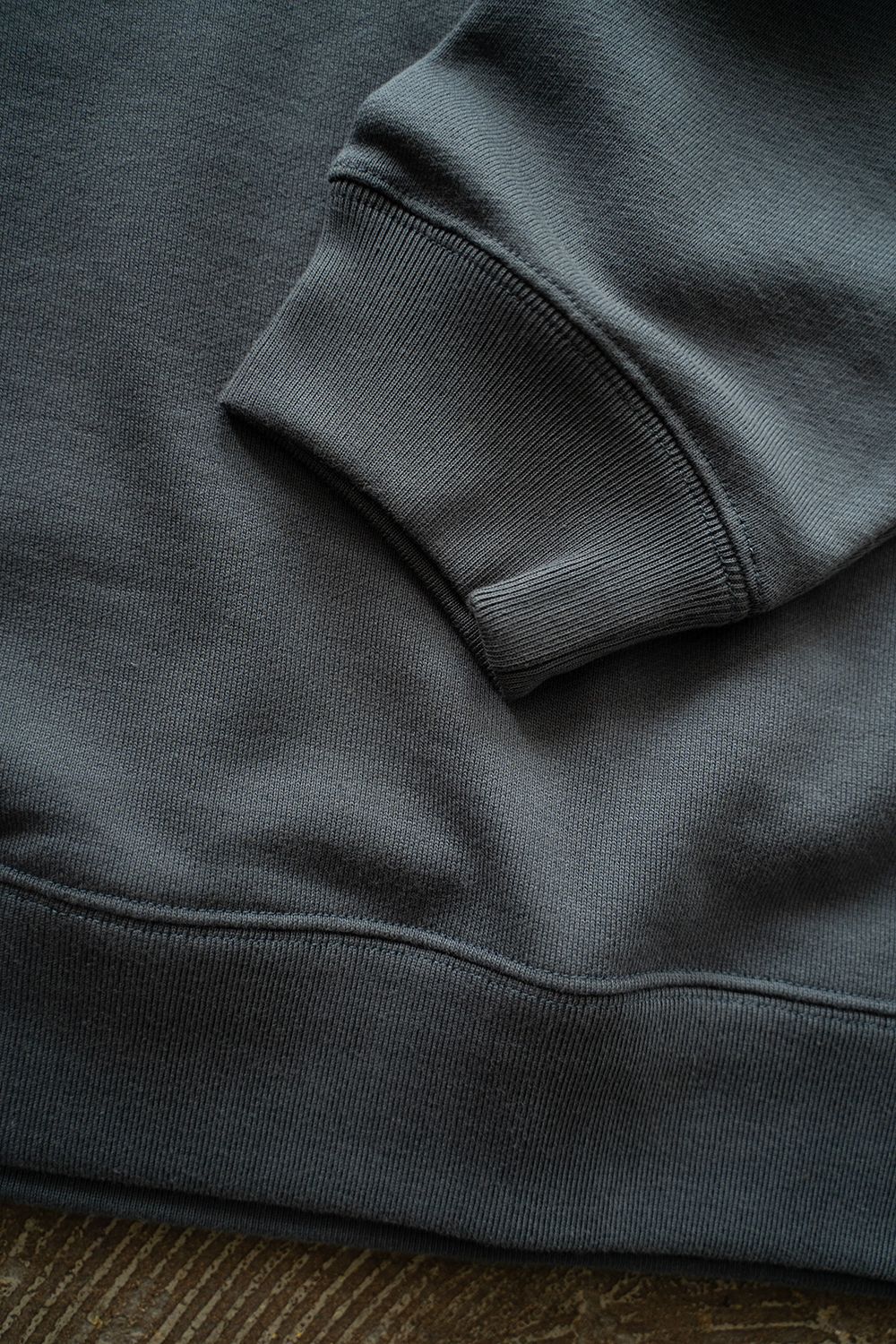【ラスト1点】【25SS】サドルスリーブプルオーバースウェット(SLATE BLUE)