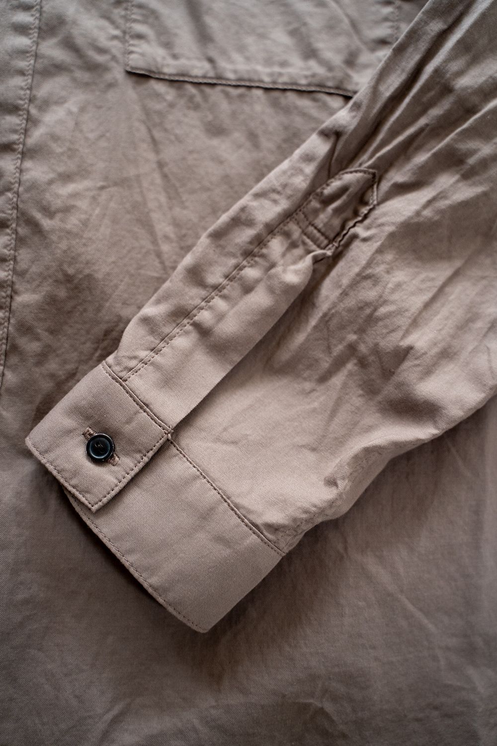 【ラスト1点】【22SS】シルク混両胸ポケットバンドカラーシャツ(DUSTY BROWN)