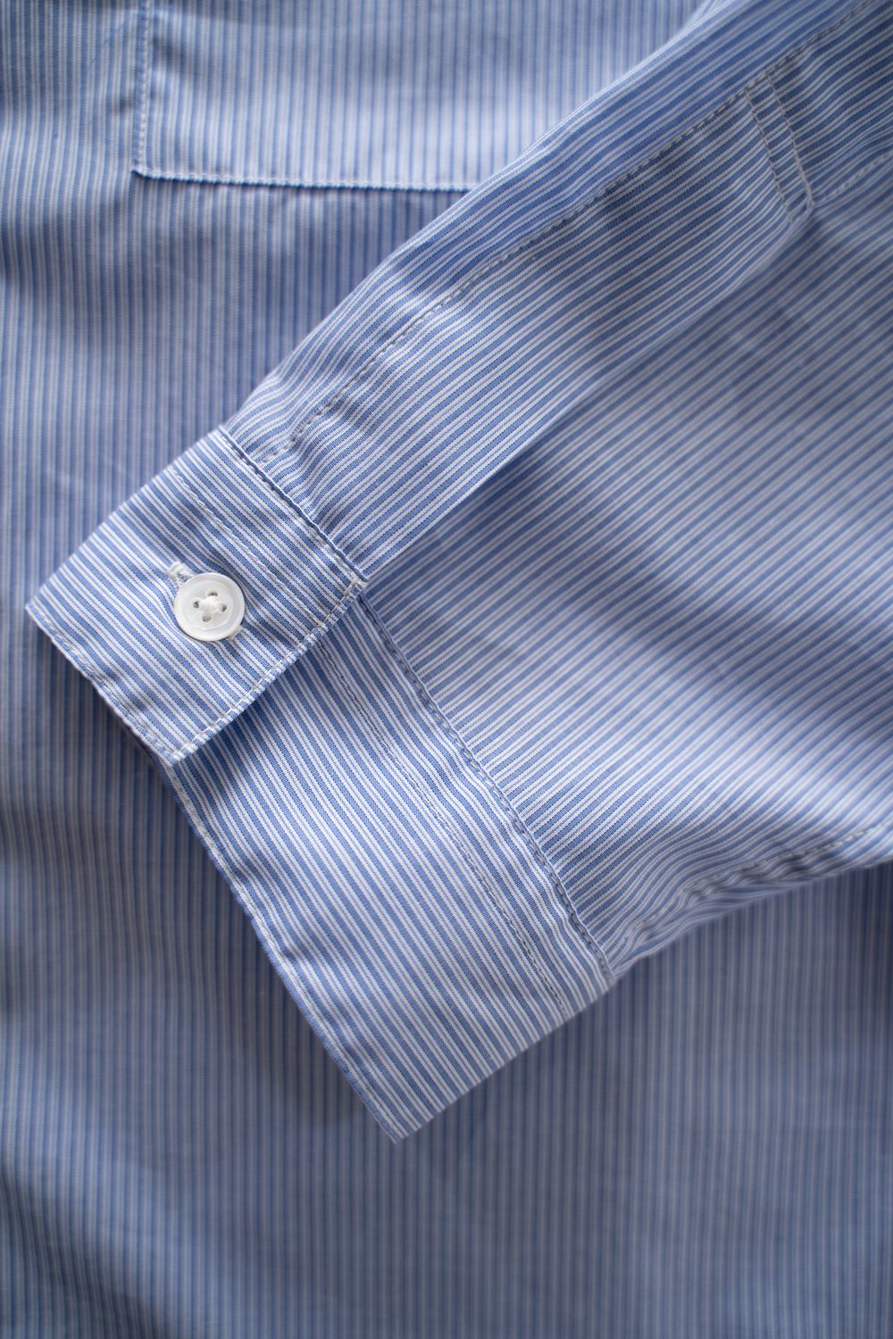 【26SS】両胸ポケットバンドカラーストライプシャツ(SAX BLUE)