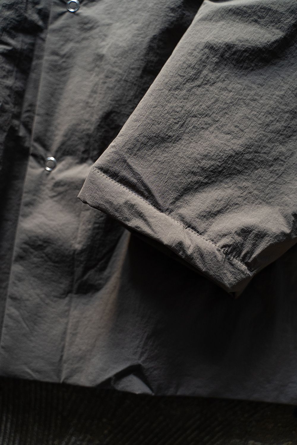 【ラスト1点】【24AW】シンサレートシャツブルゾン(CHARCOAL BROWN)