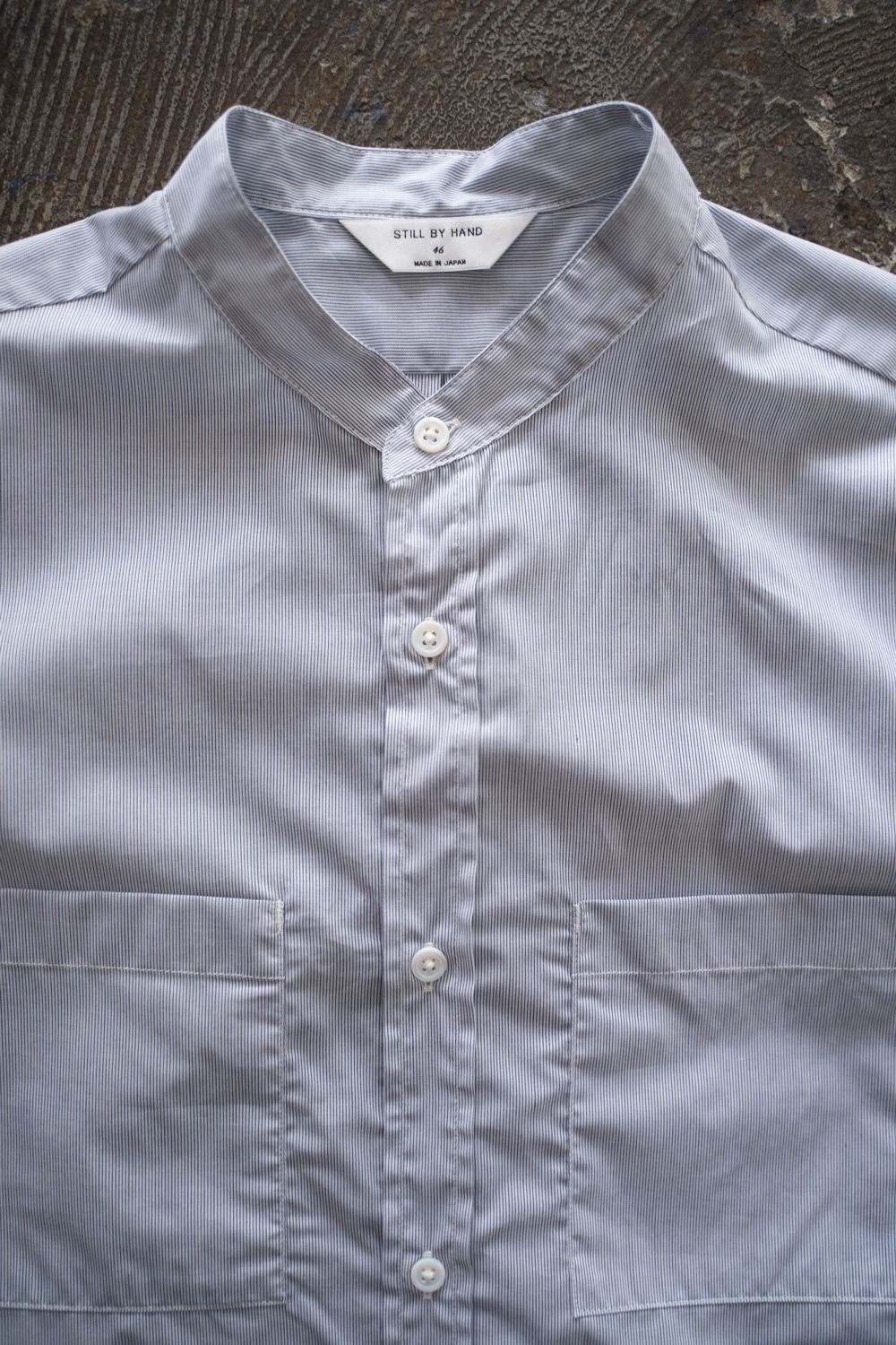 【26SS】両胸ポケットバンドカラーストライプシャツ(GREY)