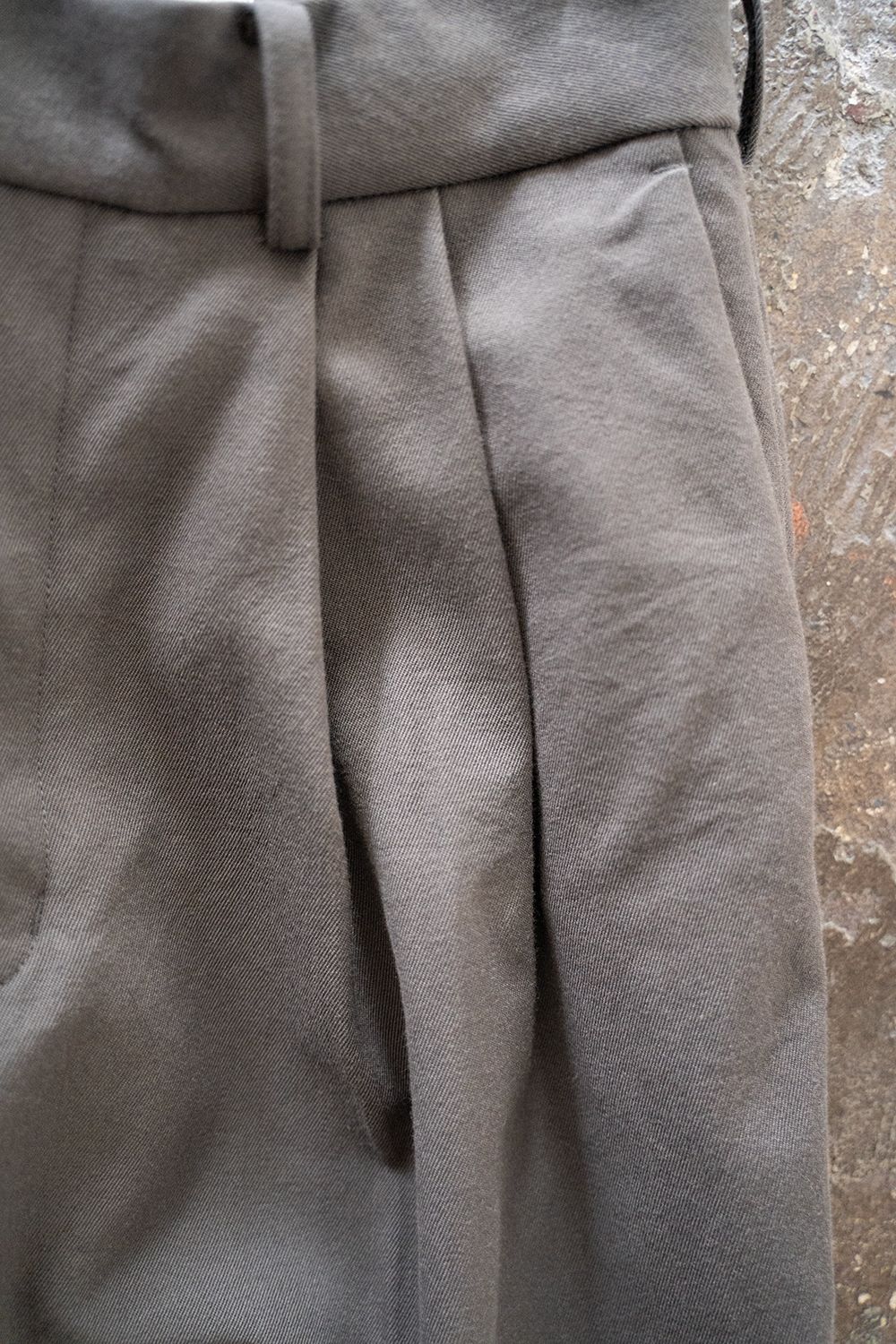 kontor - 【ラスト1点】【22AW】Wool/Co 2 Tuck Trousers(GRAY