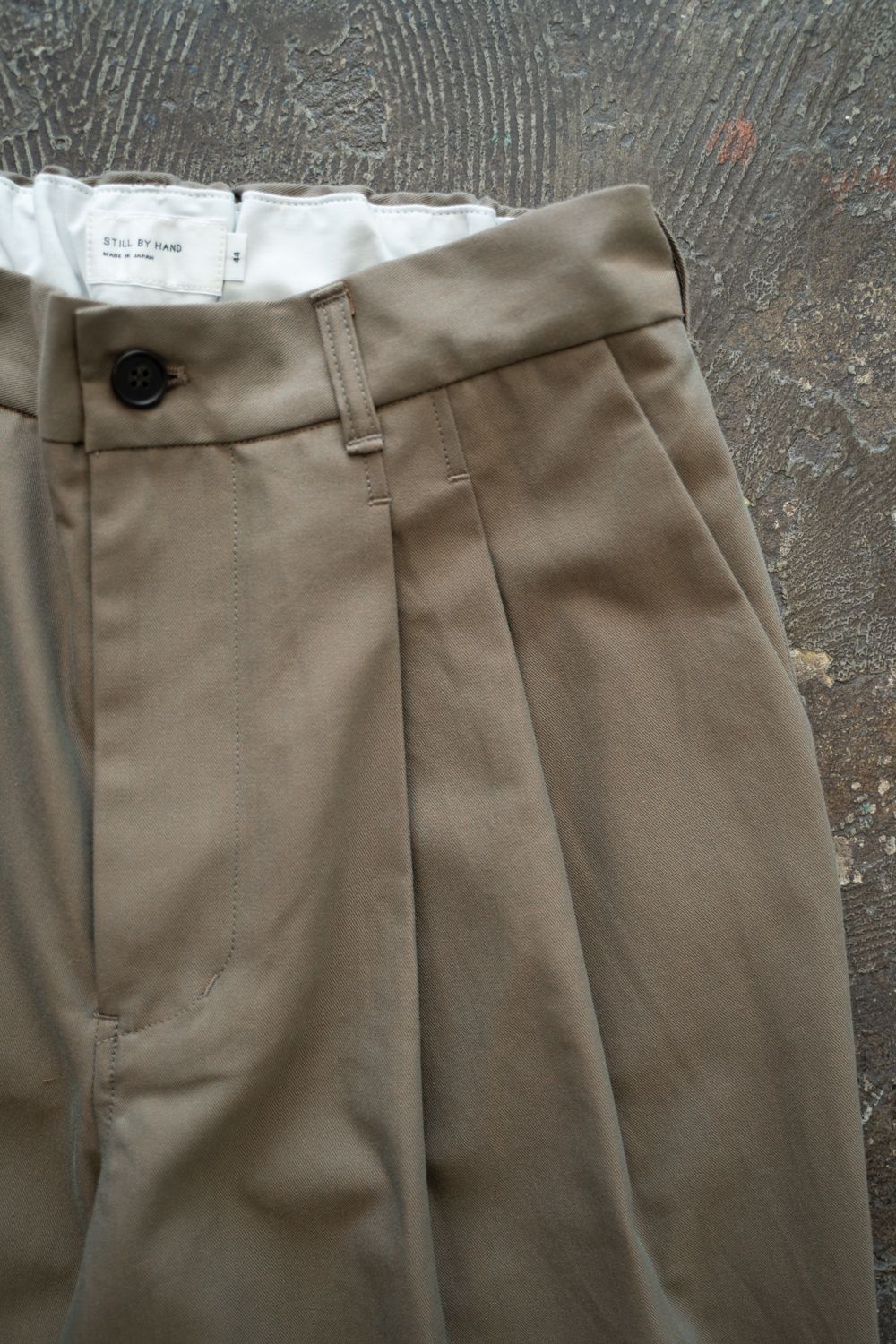 【25AW】2タックシャンブレースラックス(OLIVE)