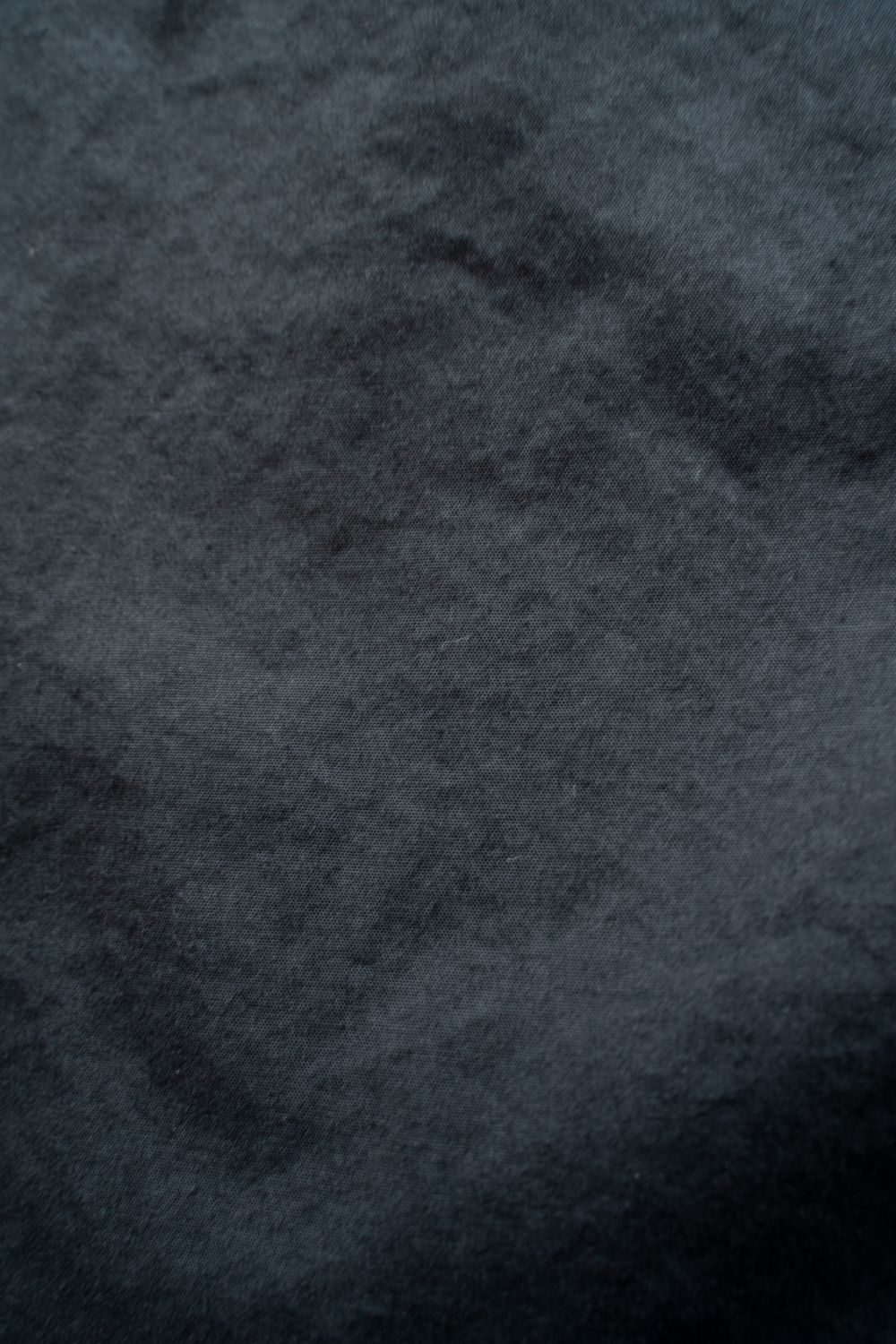 【25AW】ガーメントダイディープタックテーパードパンツ(BLUE CHARCOAL)