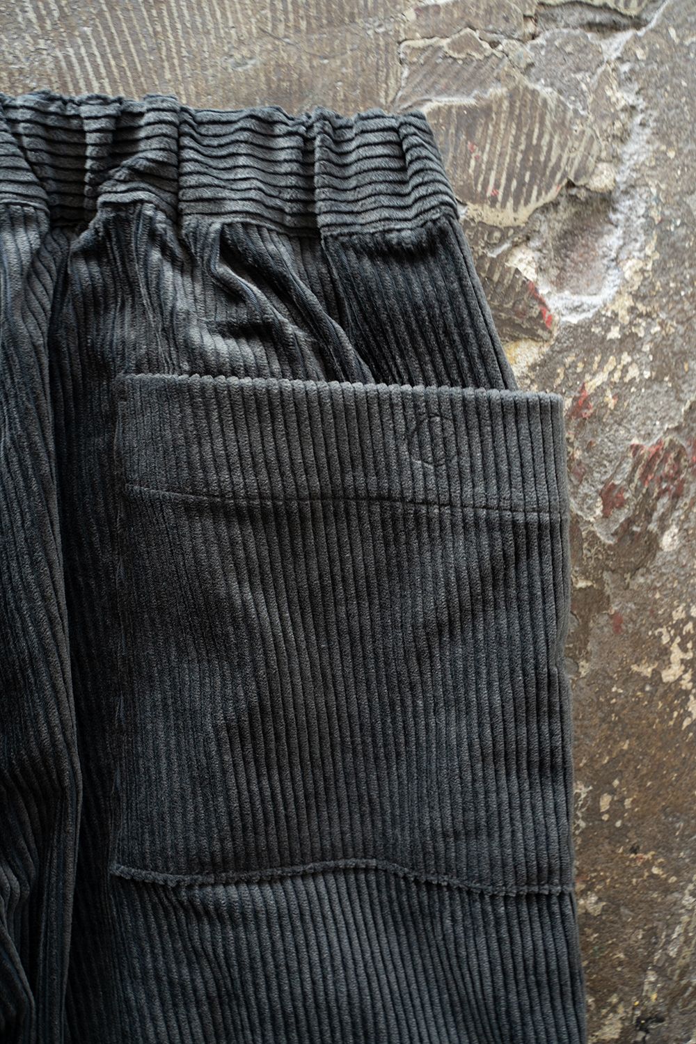 【25AW】綿×レーヨンコーデュロイイージーパンツ(BLUE CHARCOAL)