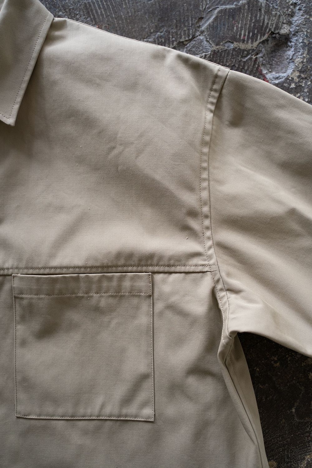 【ラスト1点】【25SS】強撚コットン×ポリエステルシャツブルゾン(KHAKI BEIGE)