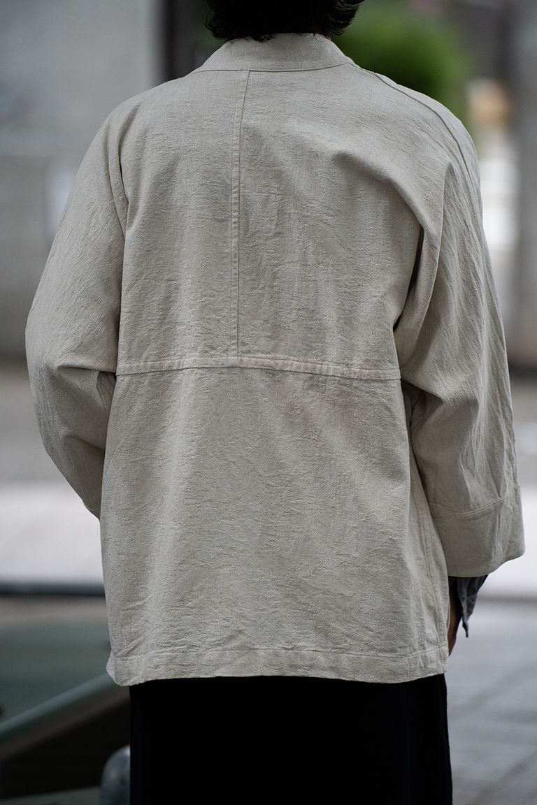 176cm、58kgの細身体型でサイズ2を着用しております。