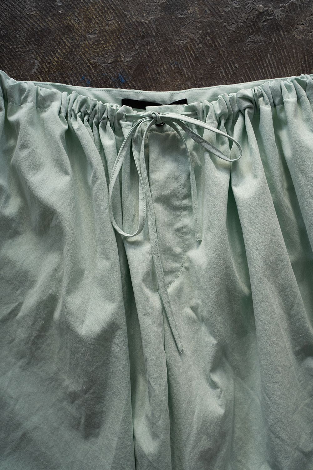 【ラスト1点】【23SS】T/C Chambray Gathered Pants/ポリエステルコットンシャンブレーギャザーパンツ(GREEN)