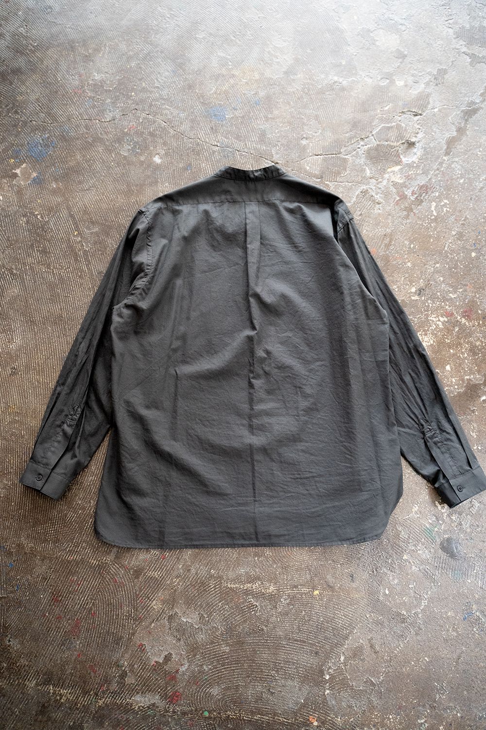 【ラスト1点】【22SS】シルク混両胸ポケットバンドカラーシャツ(CHARCOAL)