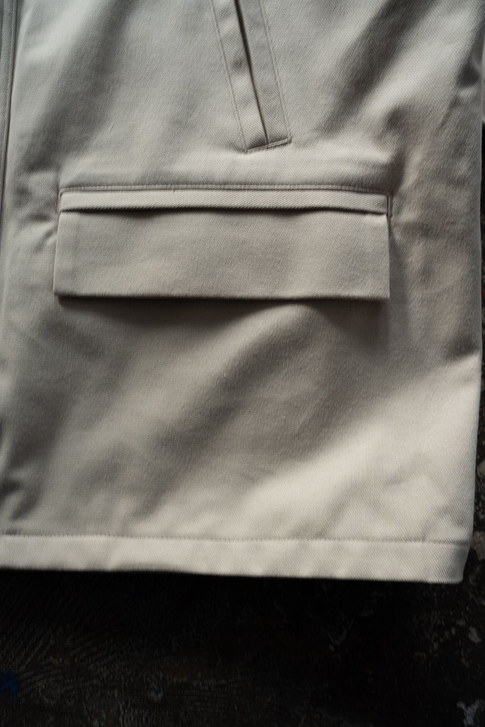 【25AW】コットン×ポリエステルショートブルゾン(LIGHT BEIGE)