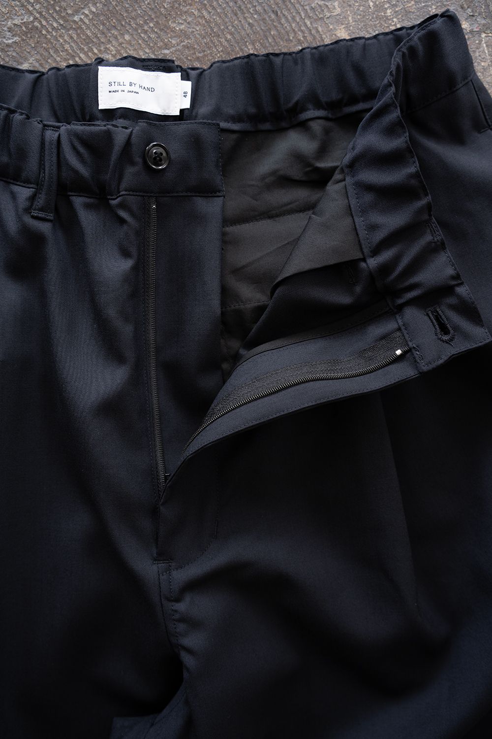 【26SS】ウォッシャブルウールイージースラックス(BLACK NAVY)