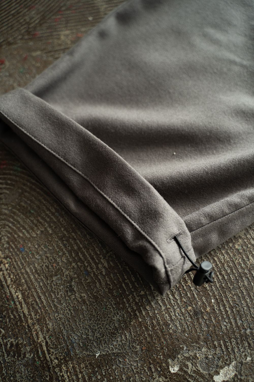 【25AW】サキソニーイージーパンツ(GREIGE)