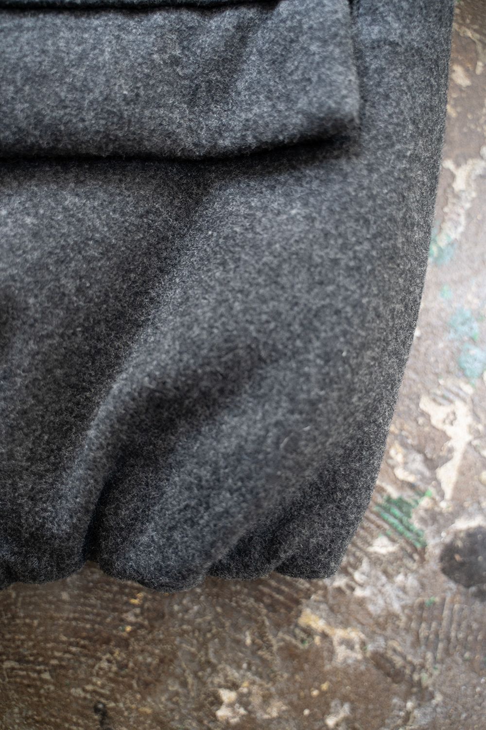 【25AW】ラムウールシンサレートスタンドカラーブルゾン(CHARCOAL)