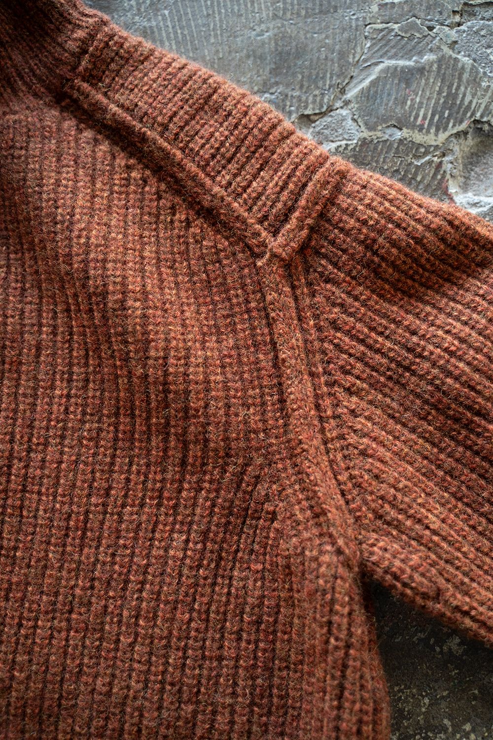 【ラスト1点】brushed yak/Shetland wool turtle neck sweater(BRICK)