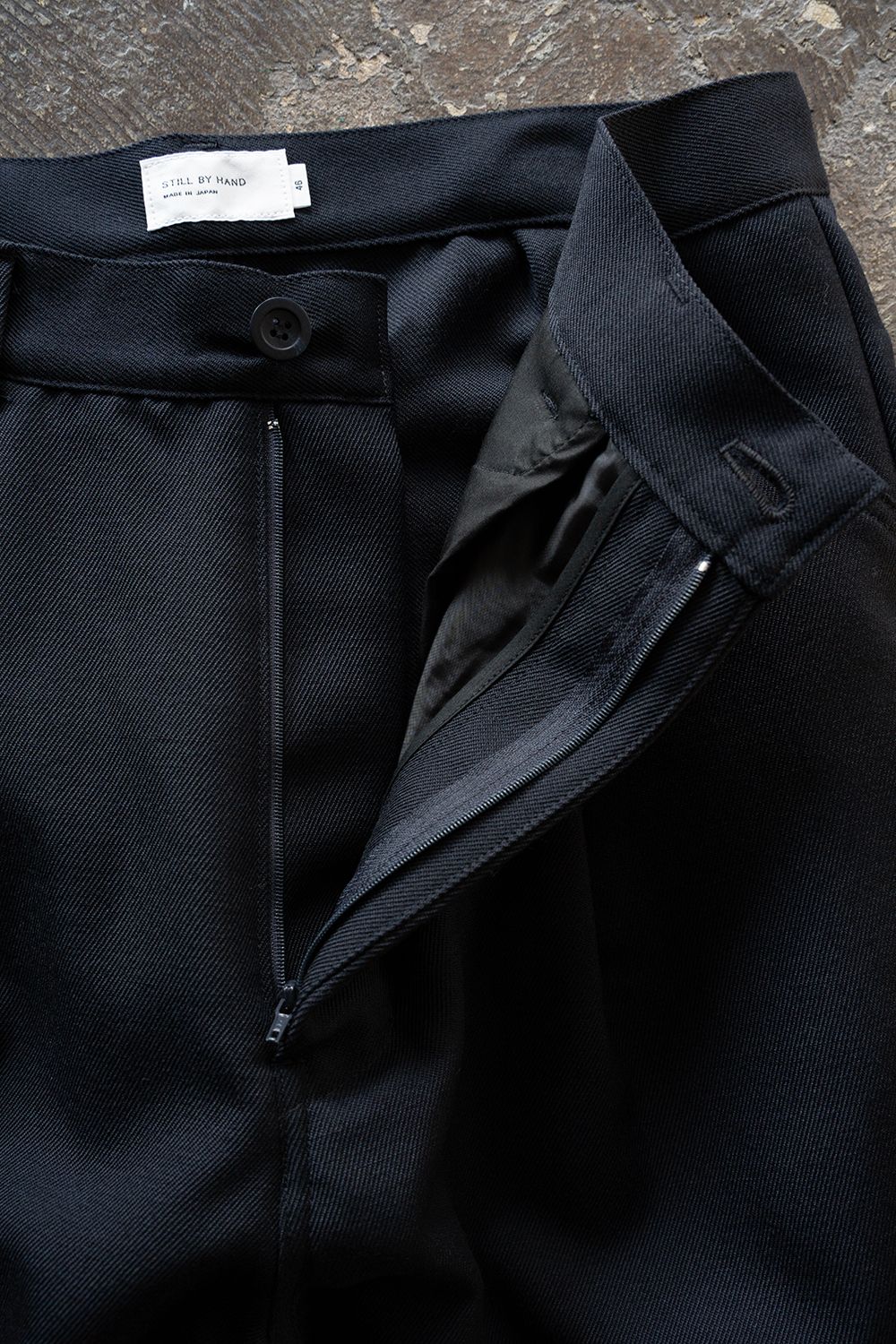 【26AW】ウールサージワンタックパンツ(NAVY)