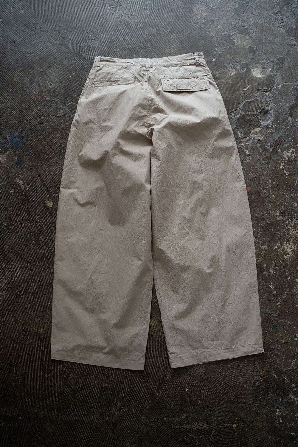 【ラスト1点】【25SS】ガーメントダイディープタックワイドパンツ(TAUPE)