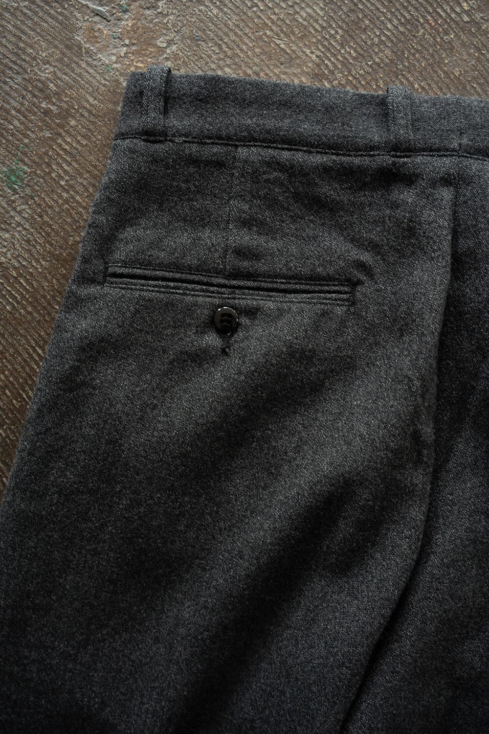【ラスト1点】【26AW】Wool 2Tuck Trousers(CHARCOAL)