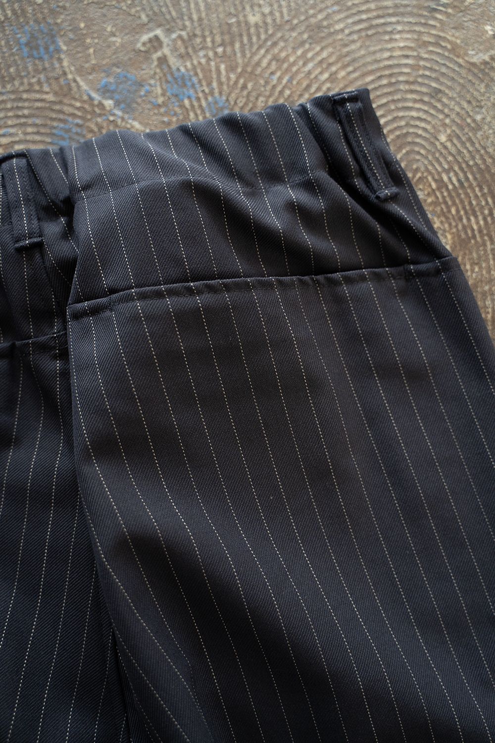 【ラスト1点】【23AW】ウール×ポリエステルイージーパンツ(NAVY STRIPE)