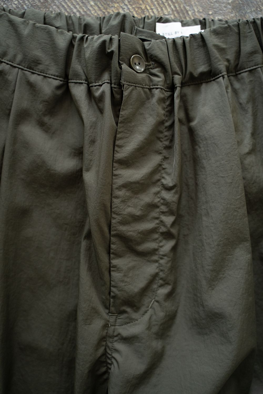 【ラスト1点】【25SS】ナイロン2タックイージーパンツ(DARK OLIVE)