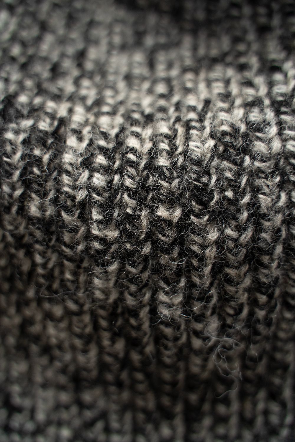 【ラスト1点】brushed yak/Shetland wool turtle neck sweater(BLACK MIX)