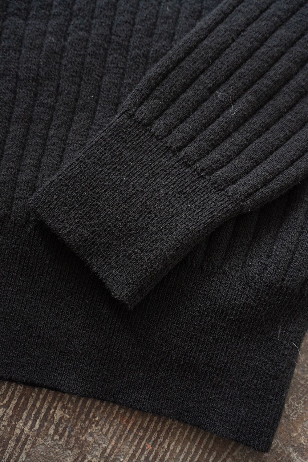 Hard twisted Shetlandwool RIB saddle shoulder crew neck sweater(BLACK)