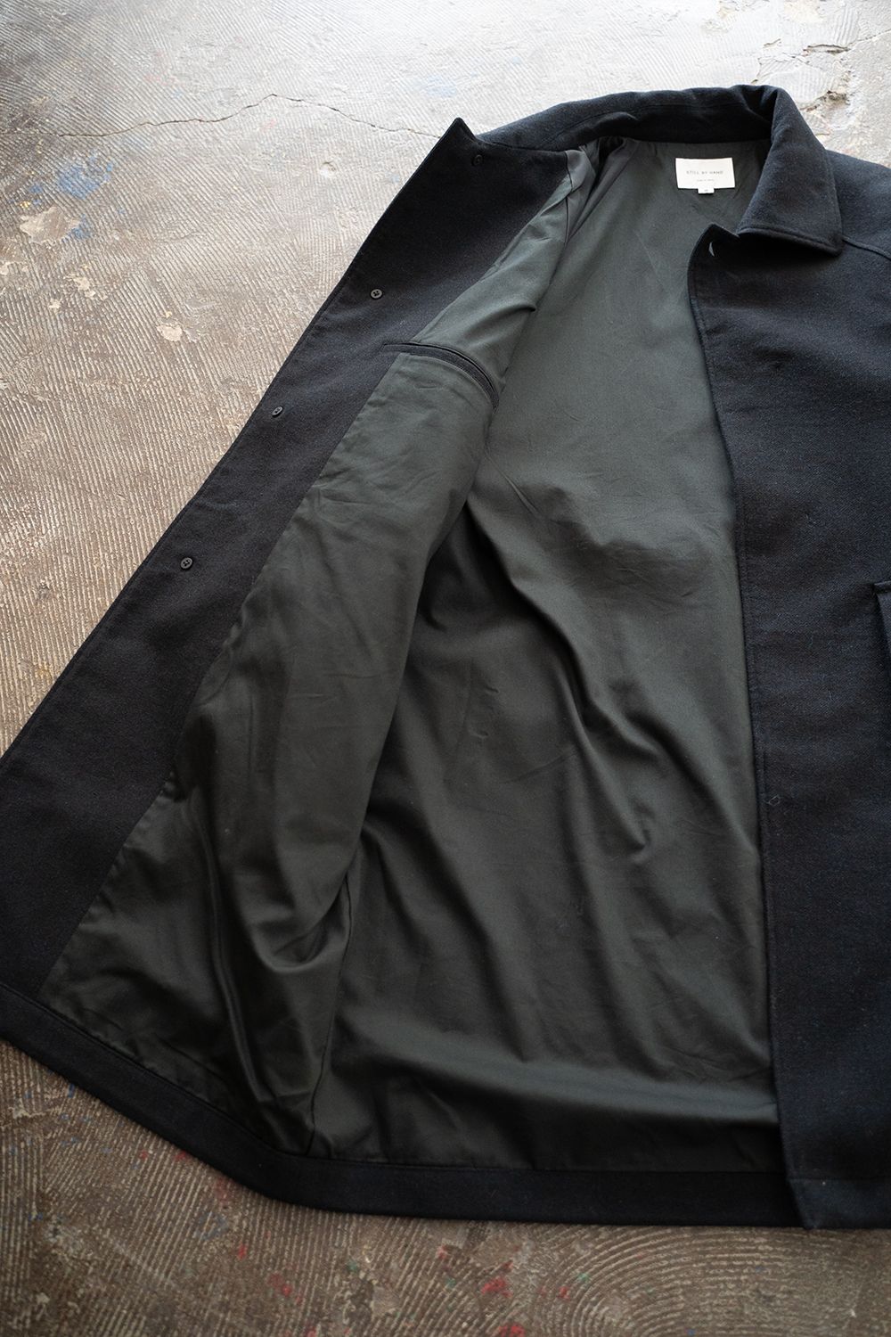 【ラスト1点】【25AW】ウール×ナイロンステンカラーコート(BLACK NAVY)